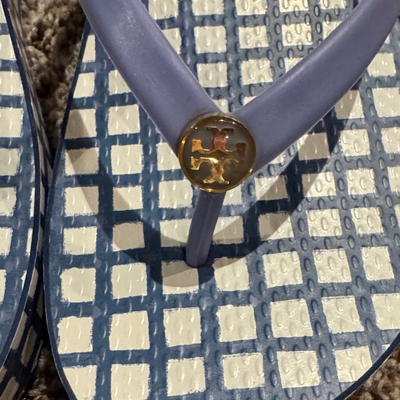 Tory Burch Black and Cream Geometric Sandals - Picture 4 of 6